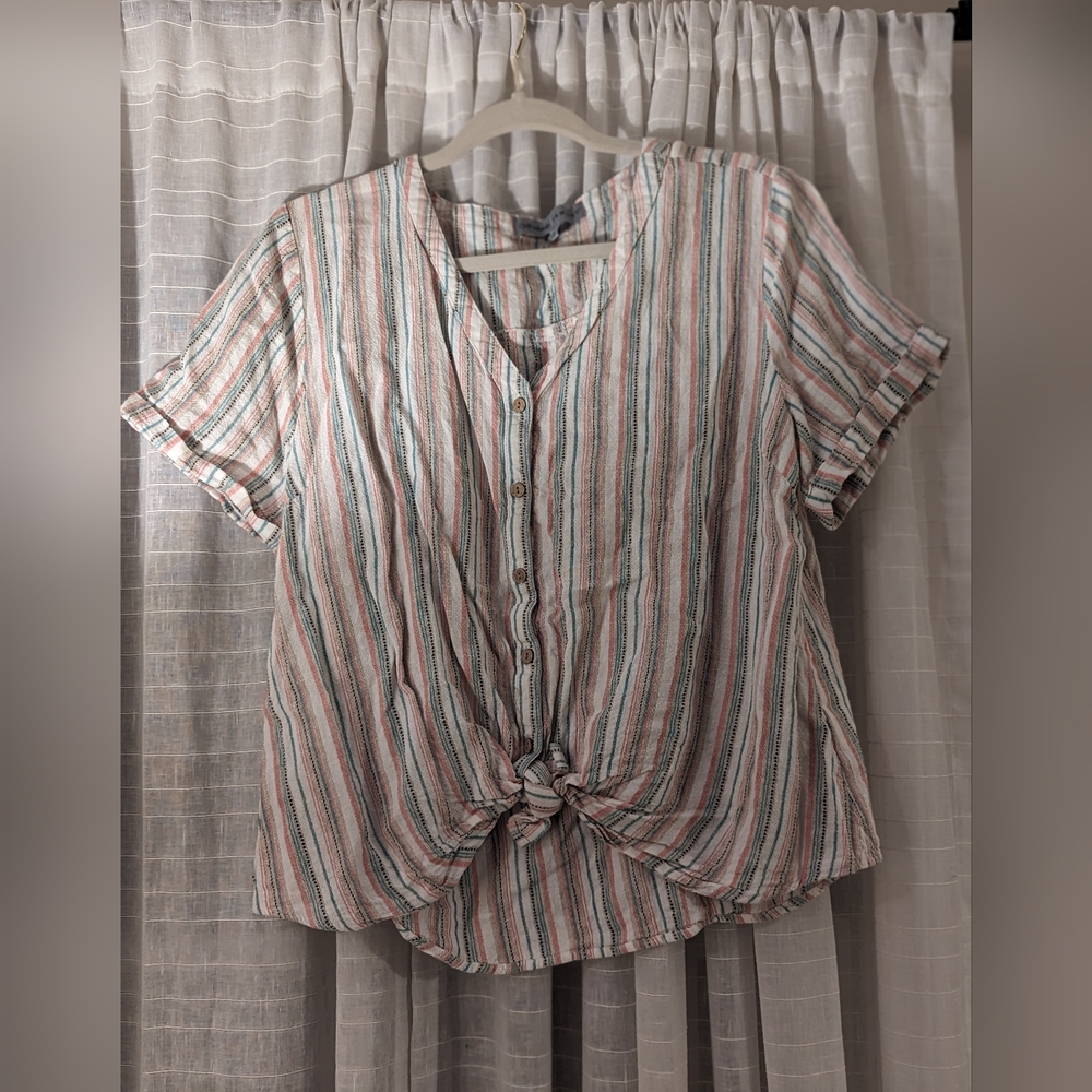 Size large linen/ rayon tie front shirt